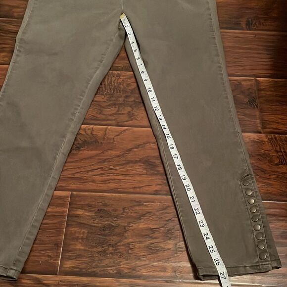 Soft Surroundings Distressed Green Pull-On Pants Contemporary Casual Boho - Picture 5 of 13